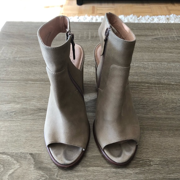 Caslon Peep Toe Heels / Sandals - Picture 2 of 12